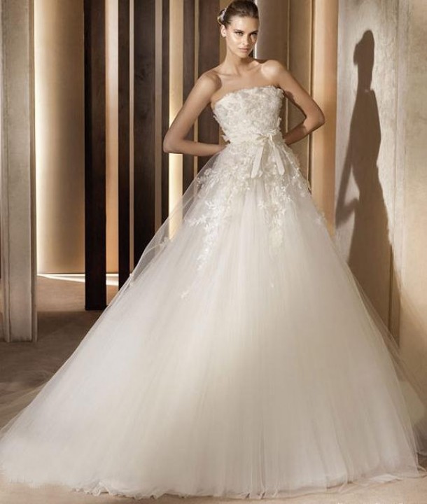 Ball Gown and Strapless Straight Wedding Dress M-195