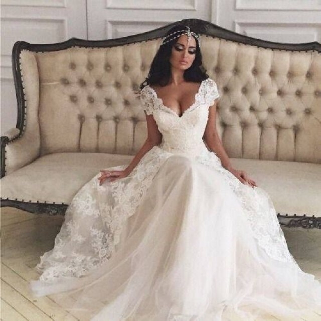 A Kesim, Askılı, Dantelli ve Bu Gelinliğe Evet De Gelinlik Modeli M-1329