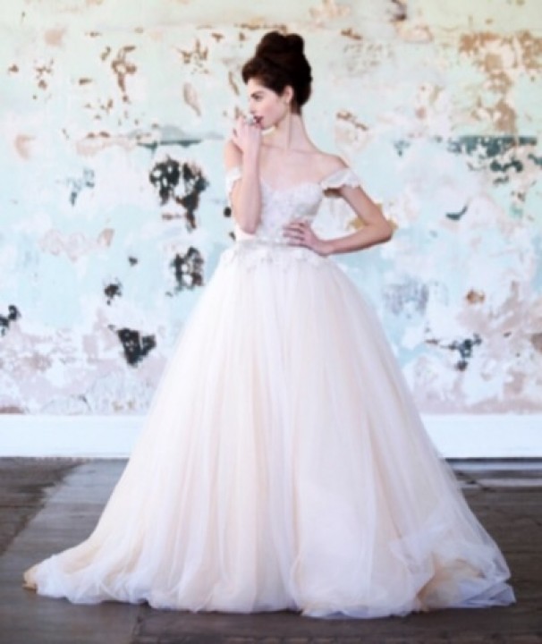 Ball Gown, Low Shoulder, Fluffy and Tulle Wedding Dress M-1612