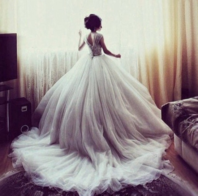 Ball Gown and Fluffy Wedding Dress M-1961