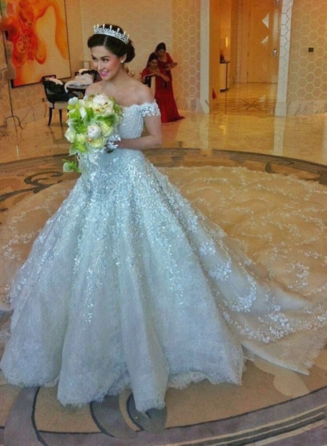 Ball Gown and Low Shoulder Wedding Dress M-2168